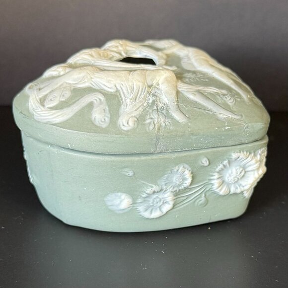 Schafer Vater Fairy & Floral  Heart Shape Jasperware Dresser/ Trinket Box - Picture 6 of 10